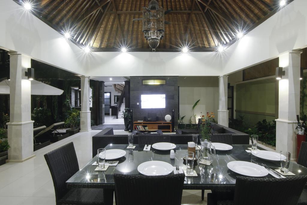 Gili Pearl Three Bedroom Villa กีลีตราวางัน ภายนอก รูปภาพ