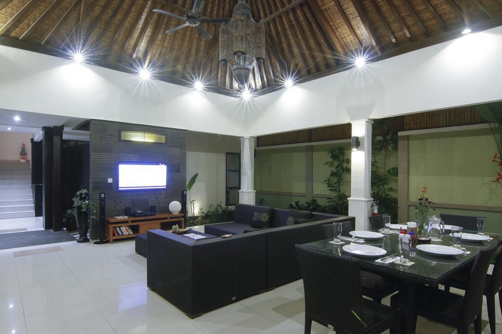 Gili Pearl Three Bedroom Villa กีลีตราวางัน ภายนอก รูปภาพ
