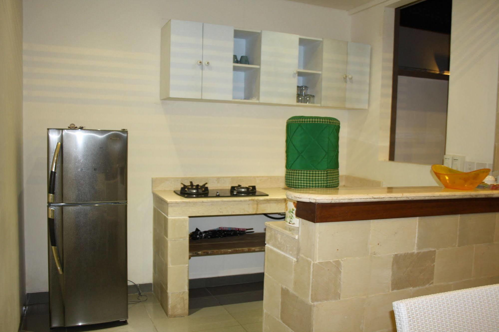 Gili Pearl Three Bedroom Villa กีลีตราวางัน ภายนอก รูปภาพ