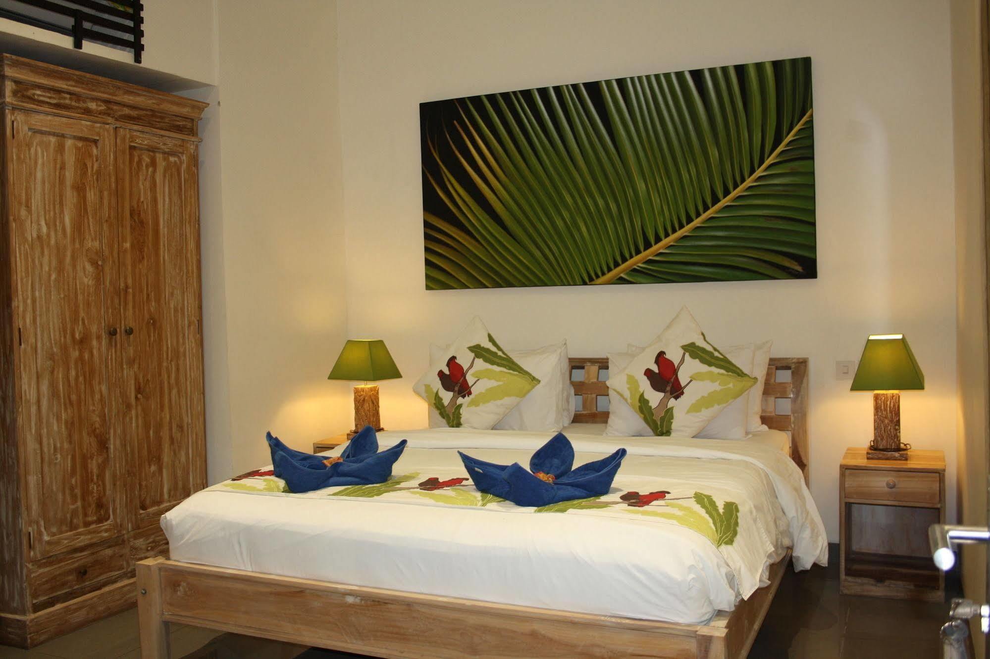 Gili Pearl Three Bedroom Villa กีลีตราวางัน ภายนอก รูปภาพ