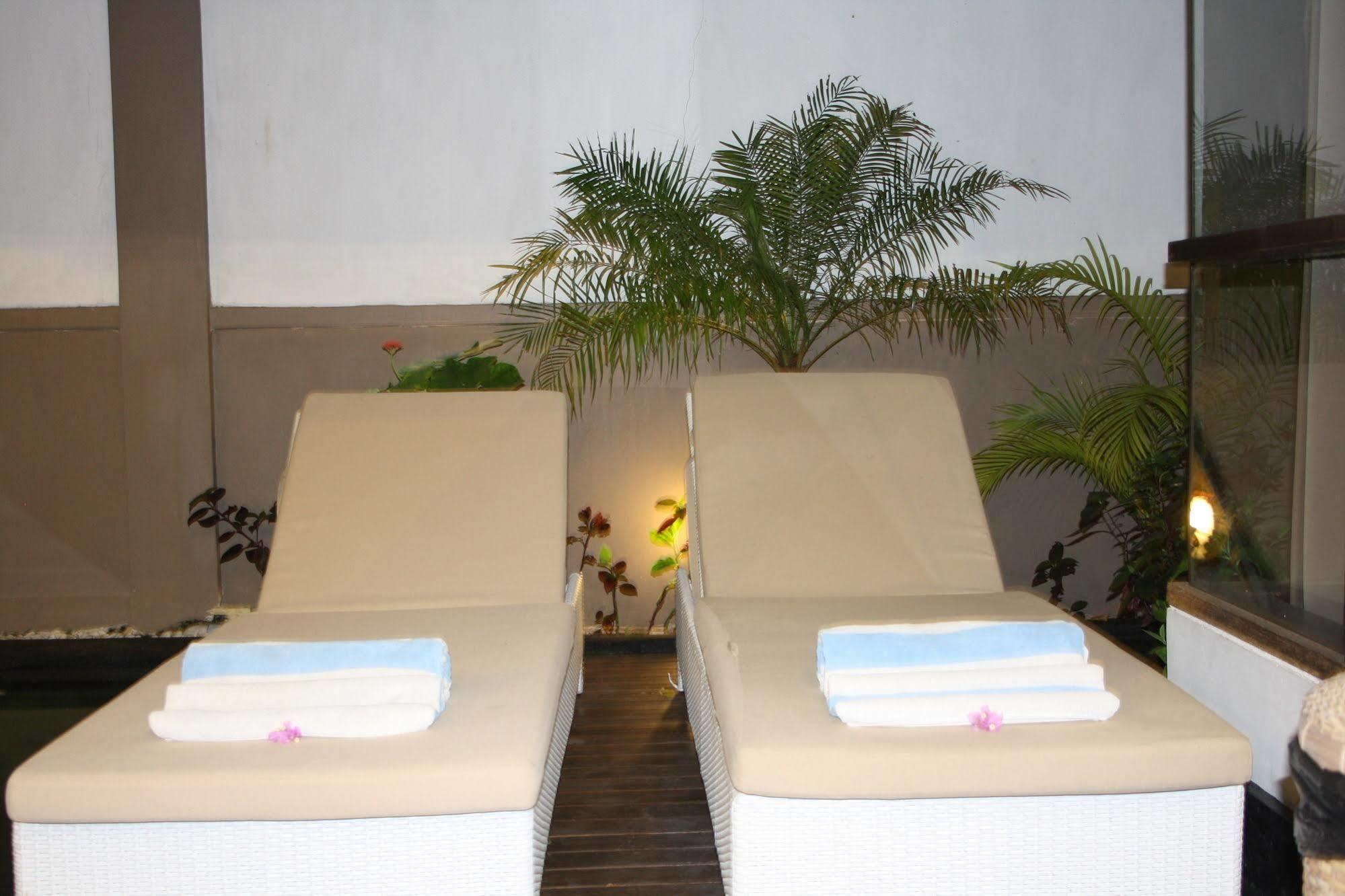 Gili Pearl Three Bedroom Villa กีลีตราวางัน ภายนอก รูปภาพ