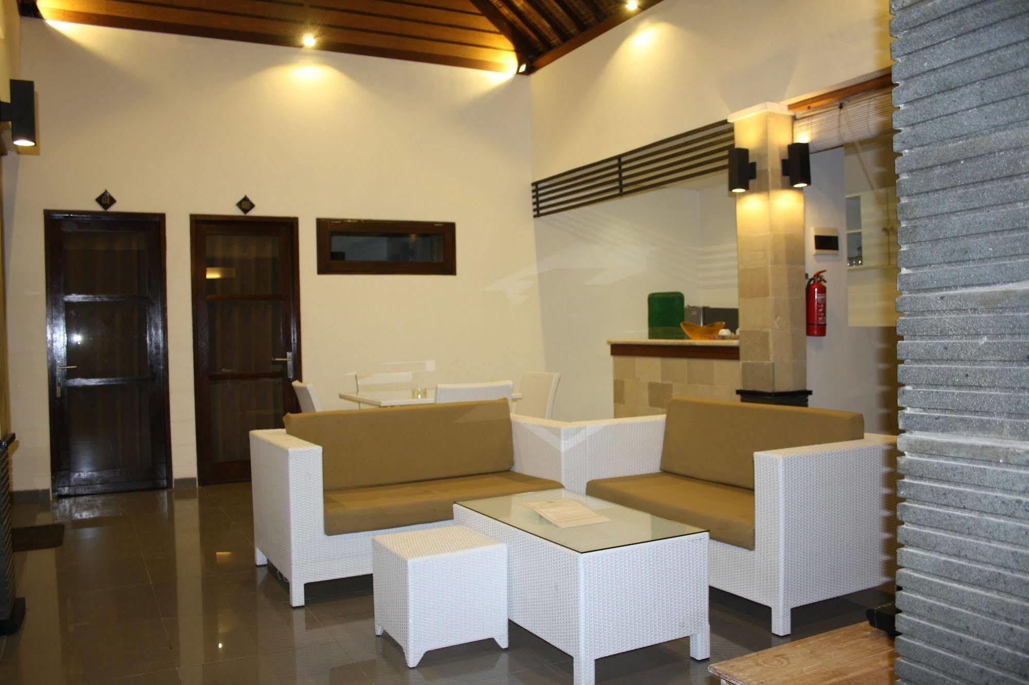 Gili Pearl Three Bedroom Villa กีลีตราวางัน ภายนอก รูปภาพ