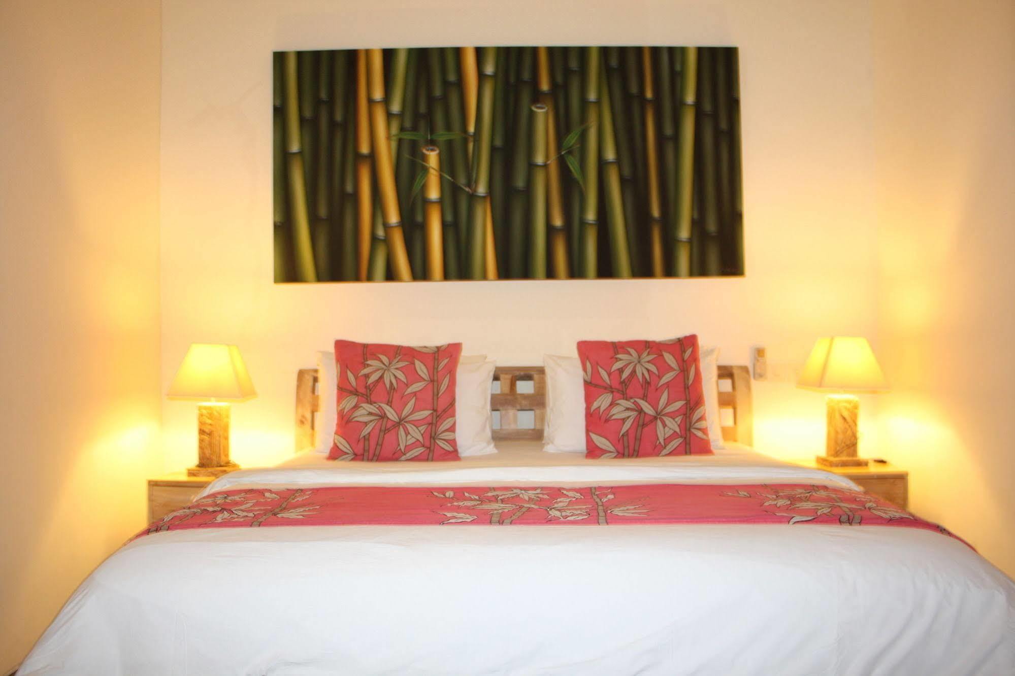 Gili Pearl Three Bedroom Villa กีลีตราวางัน ภายนอก รูปภาพ