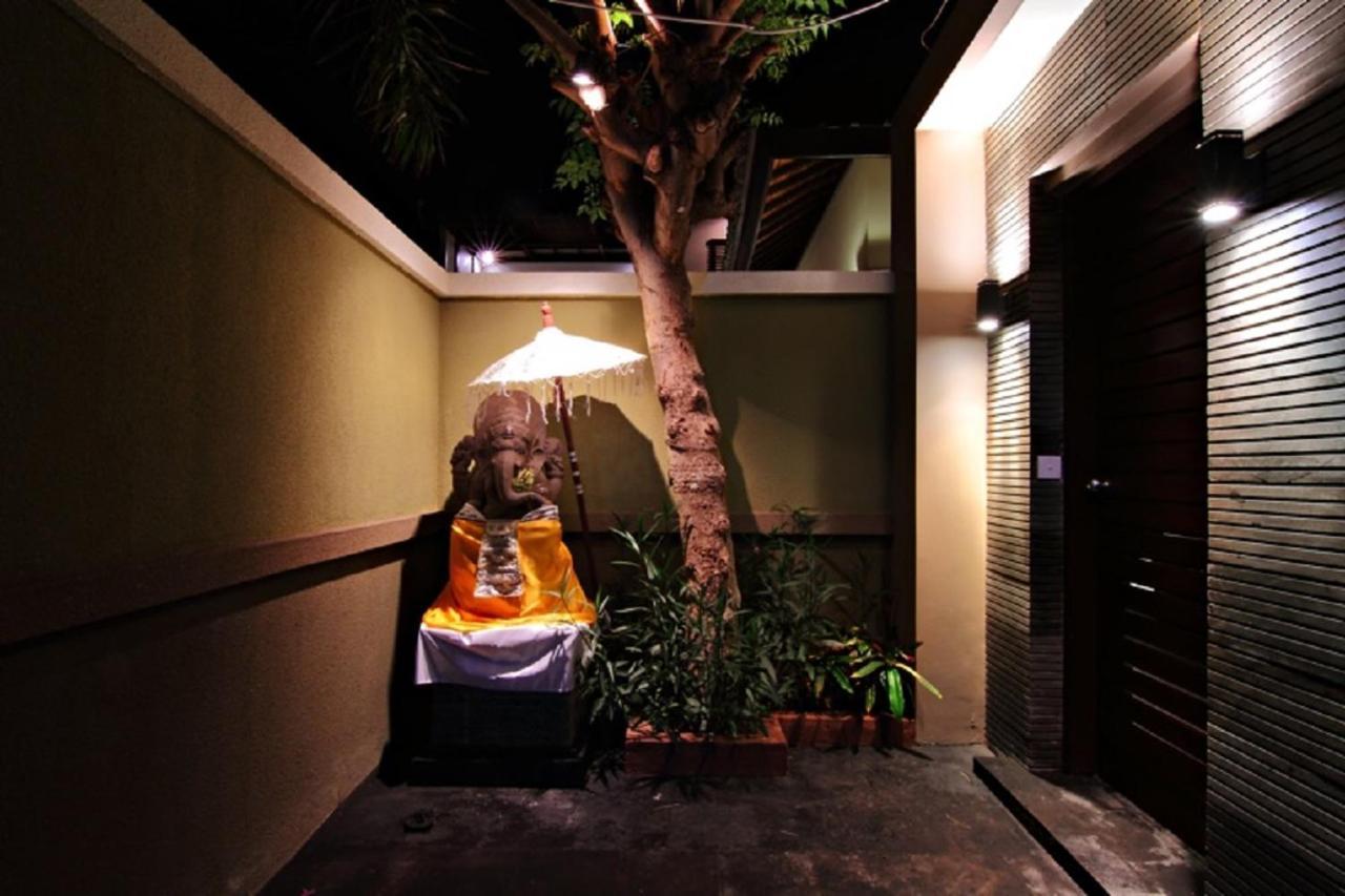Gili Pearl Three Bedroom Villa กีลีตราวางัน ภายนอก รูปภาพ