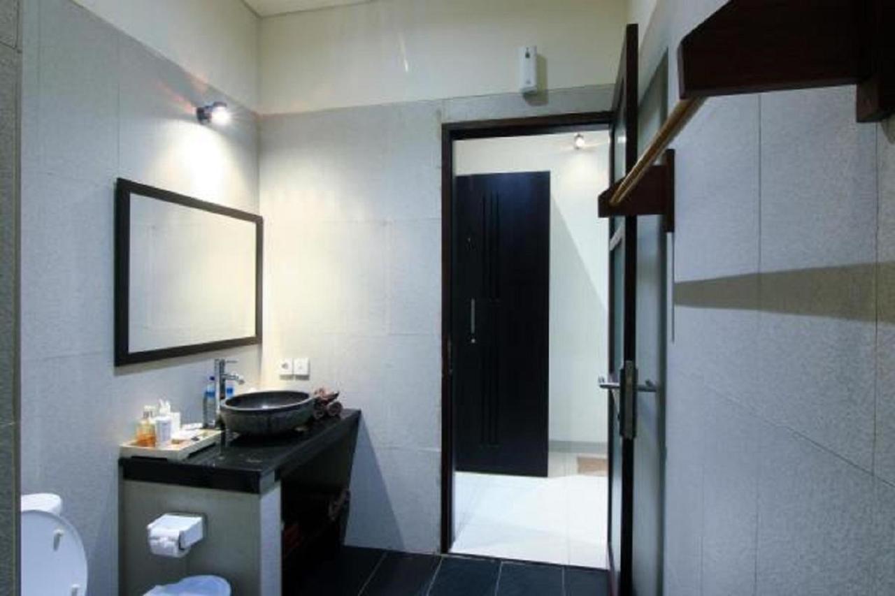 Gili Pearl Three Bedroom Villa กีลีตราวางัน ภายนอก รูปภาพ
